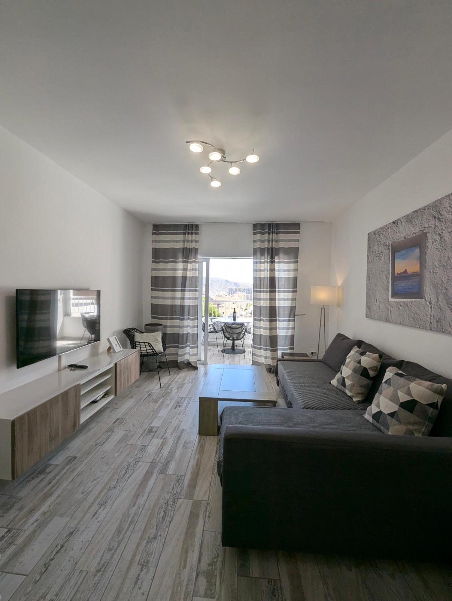 Cozy Apartment In Los Cristianos Guincho  Esterno foto